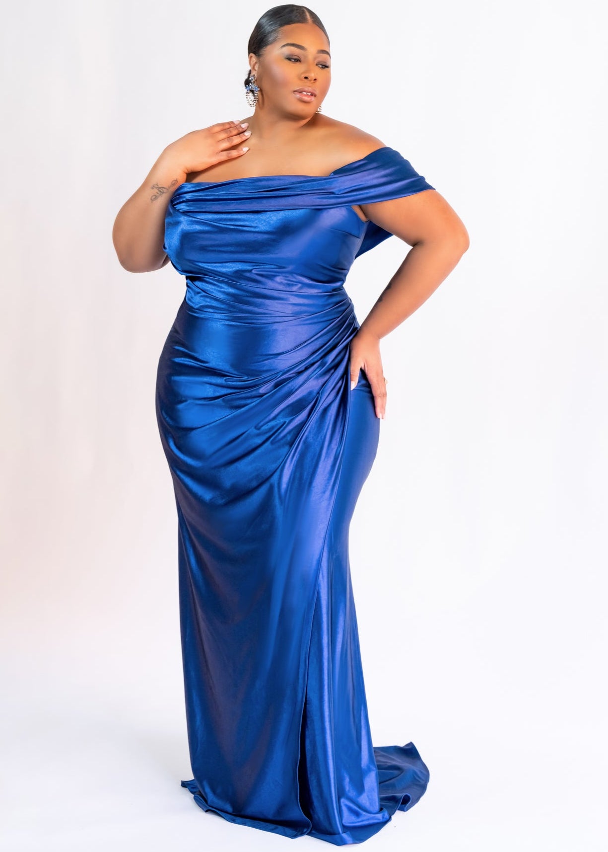 gamora-asymmetric-bridesmaid-gown-sleek-modern